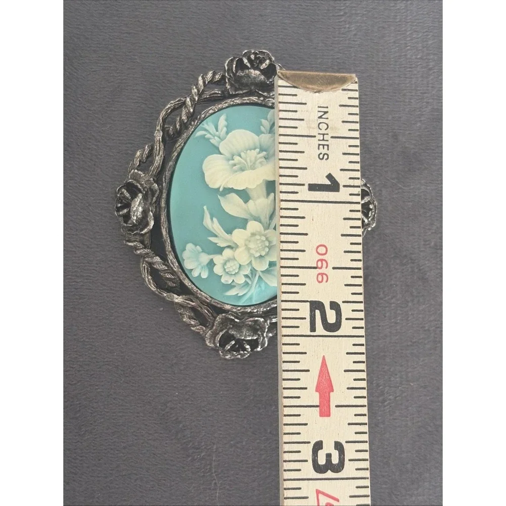 Vintage Silver Tone Pendant Broach w/ Teal Stone and White Floral Design p5